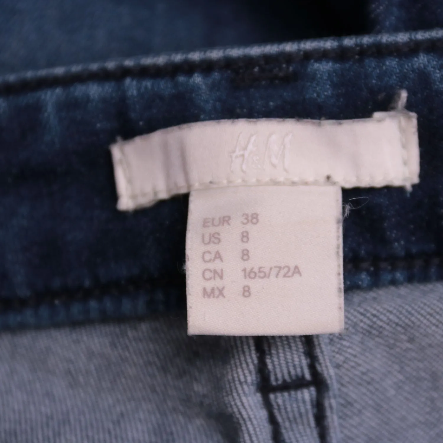 Женские узкие джинсы H&M из тёмного денима, размер 44 (S/M)